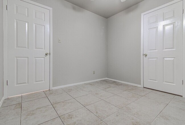 Building Photo - 900 Sirocco Dr