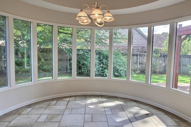 Building Photo - 275 Home Pl