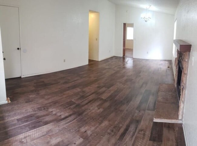 Building Photo - Sparks 3 bed 2 bath 2 car garage home located near The Marina For Rent