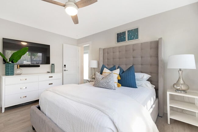 Building Photo - 5821 NE 14th Way