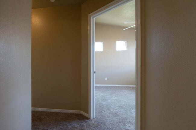 Building Photo - Dog Friendly 3 Bedroom Home In Painted Desert