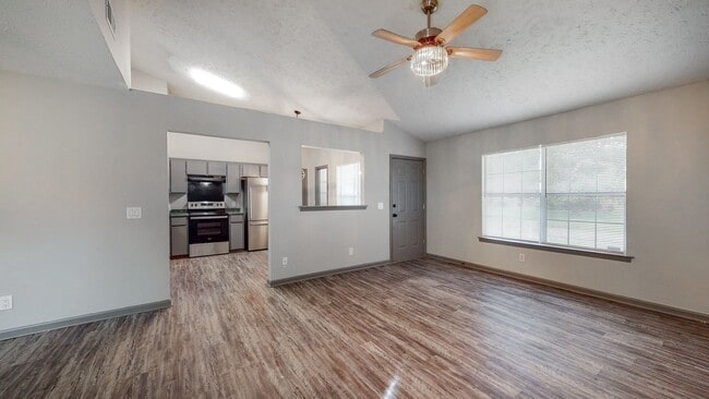 Building Photo - 3 Bedroom, 2 Bathroom home in the City of ...