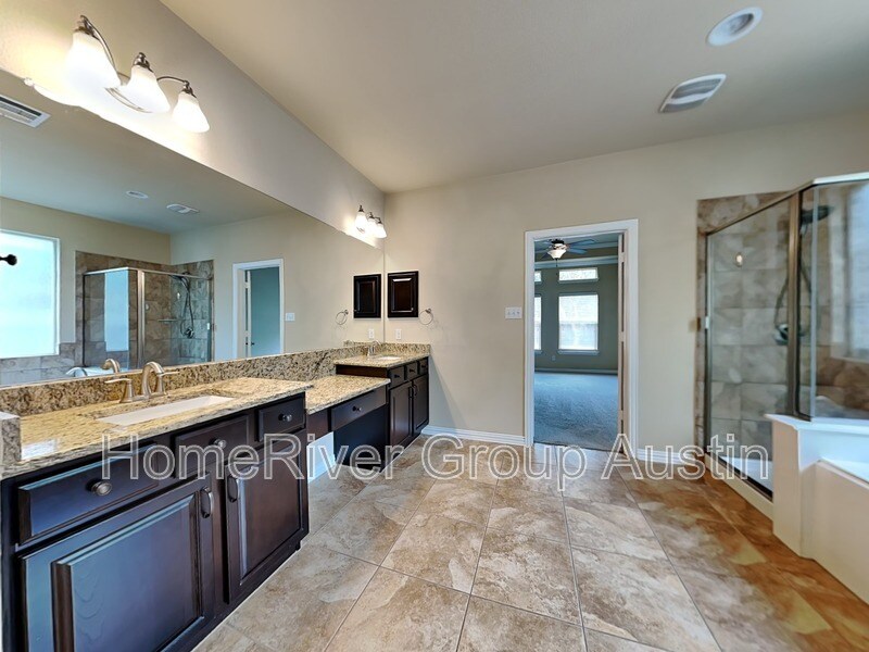 Building Photo - 1303 Orchard Falls Dr