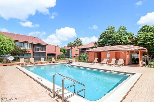 Building Photo - 124 Cypress Way E