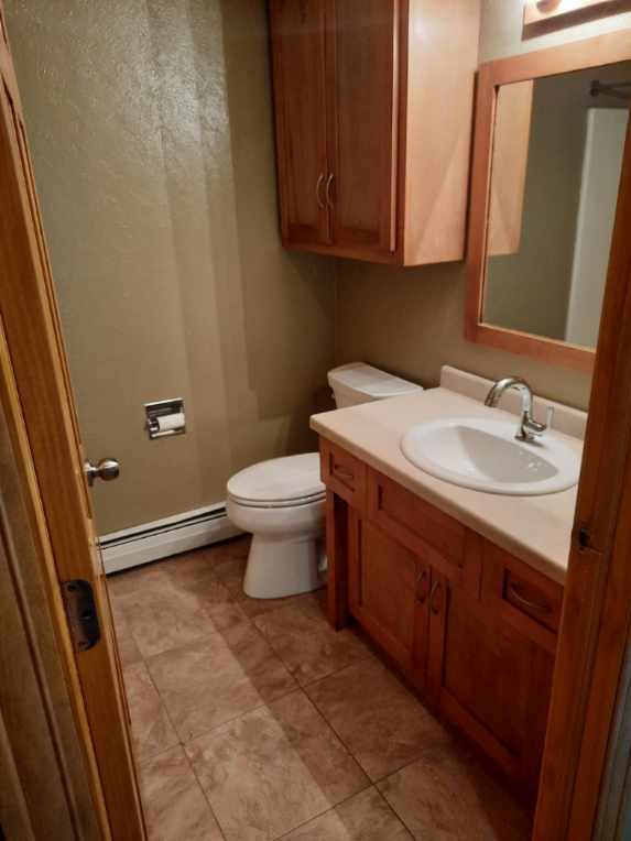 full bath upstairs - 2978 Sunshine Pl