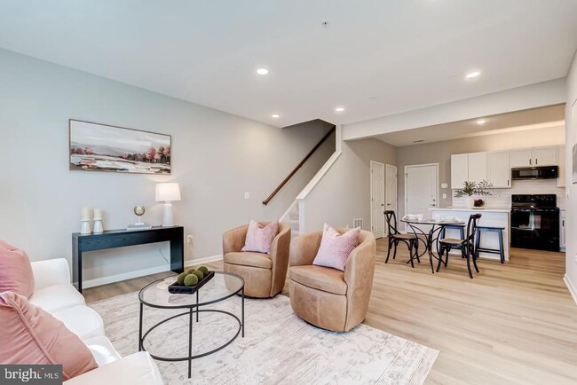 Building Photo - 44848 Tiverton Sq