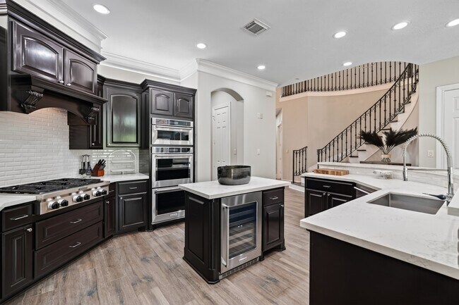 Building Photo - 110 S Veilwood Cir