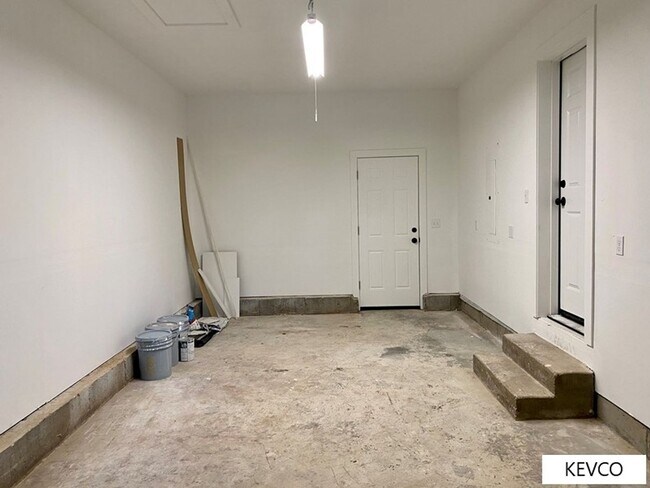 Building Photo - Tastefully Renovated Home!
