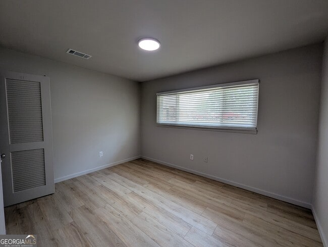 Building Photo - 110 Springtree Rd