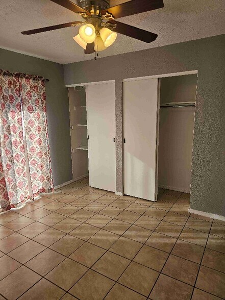 Building Photo - 5 Willow Dr