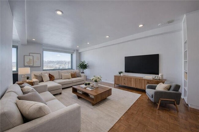 Building Photo - 320 Fort Duquesne Blvd