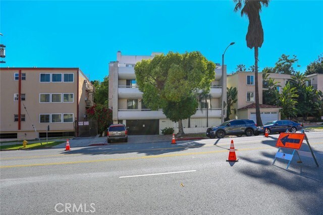 Building Photo - 1423 S Beverly Glen Blvd