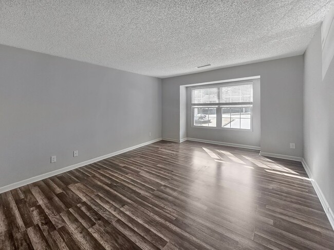 Building Photo - Stylish 2-Bedroom, 2-Bath End-Unit Condo i...