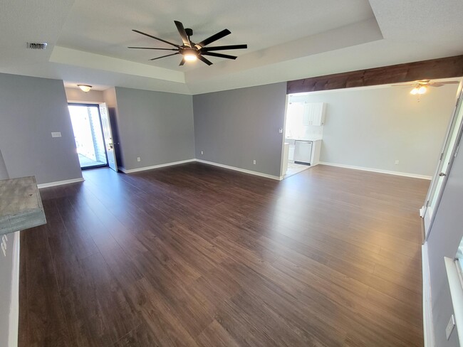 Building Photo - 400 Pristine Water Ln