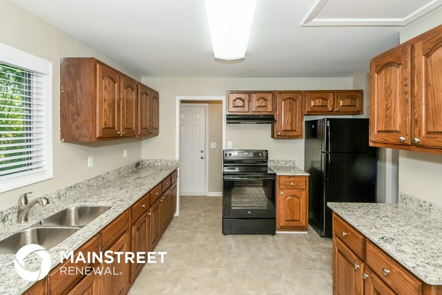 Building Photo - 1309 Lake Ln NE