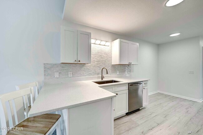 Building Photo - 2625 Lagoon Knoll Dr