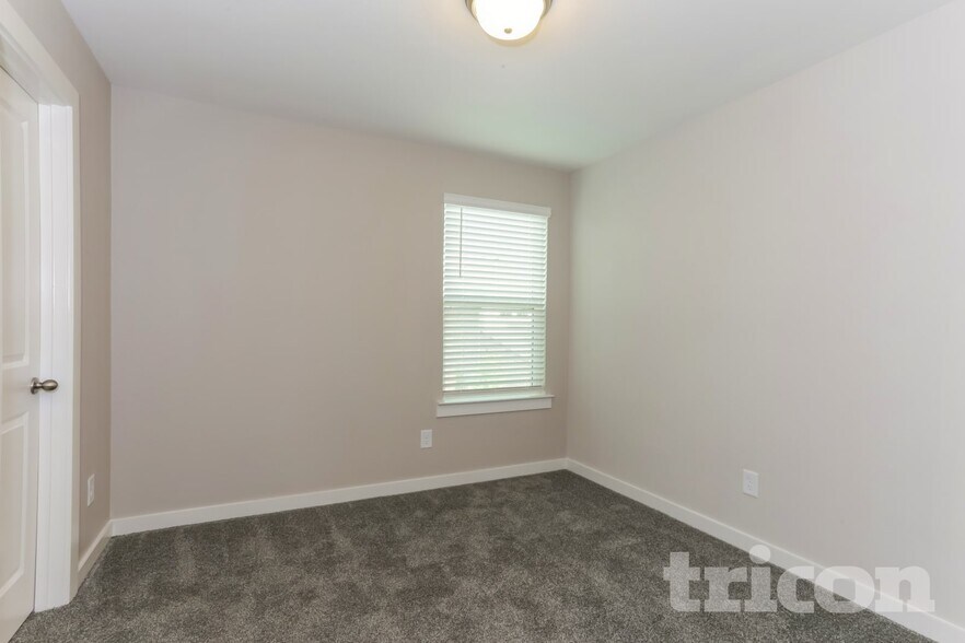 Building Photo - 1035 Fallgate Dr