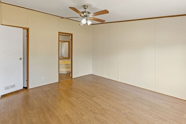 Building Photo - 182 Carmen Blvd