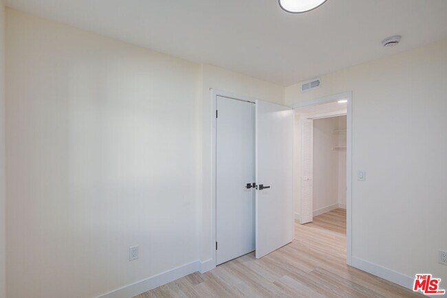 Building Photo - 1623 Arlington Ave