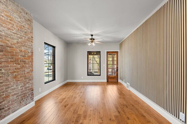 Building Photo - 400 N. 9th-4TH OFFSET
