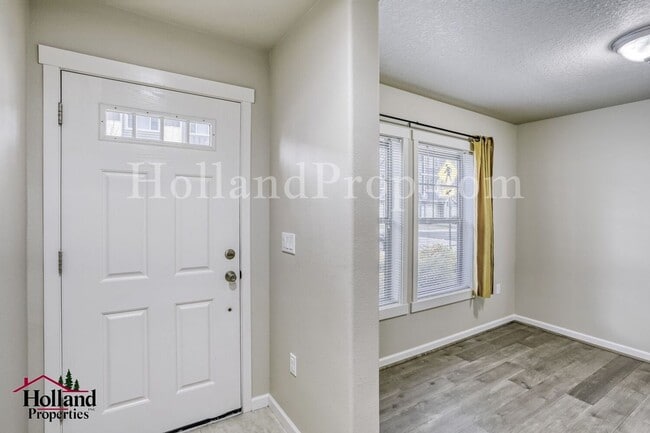 Building Photo - Well designed 2 bedroom home in Beaverton