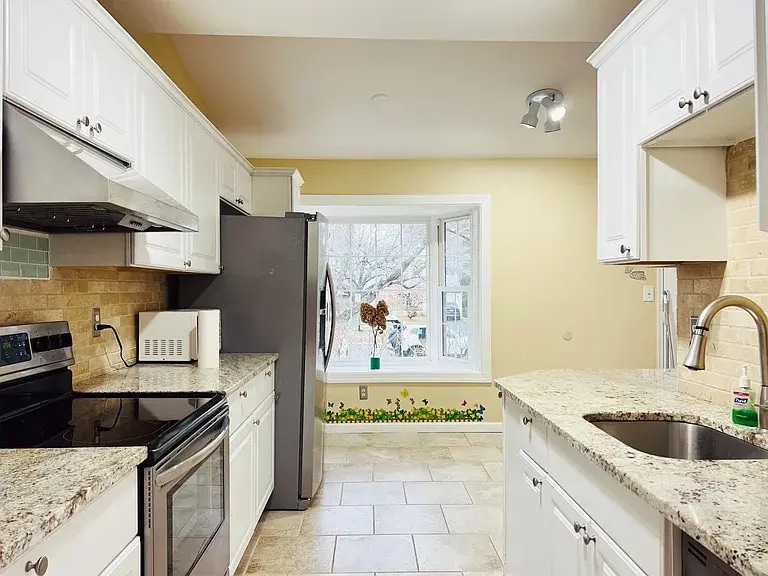 Building Photo - 11266 Valley Bend Dr