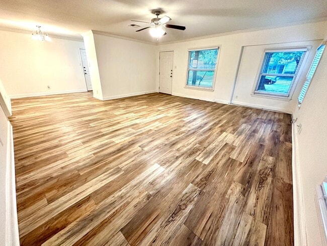 Building Photo - **Application Received ** Available Now! Charming 4-Bedroom Home with Modern Kitchen & Spacious B...
