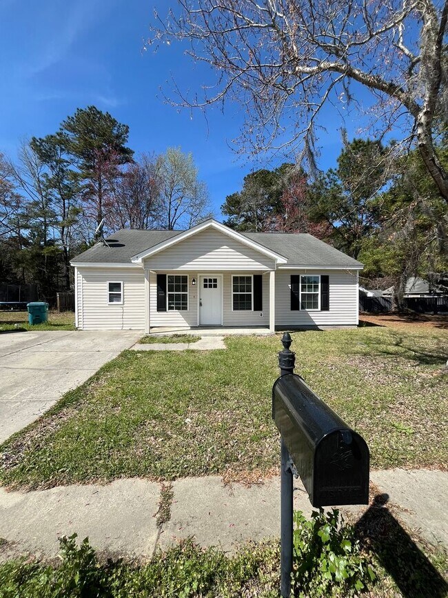 Charming 3 Bedroom 2 Bathroom home in Guyton 3 Whistlestop Dr Guyton