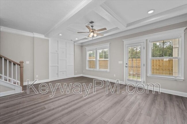 Building Photo - 232 Linsmore Ave