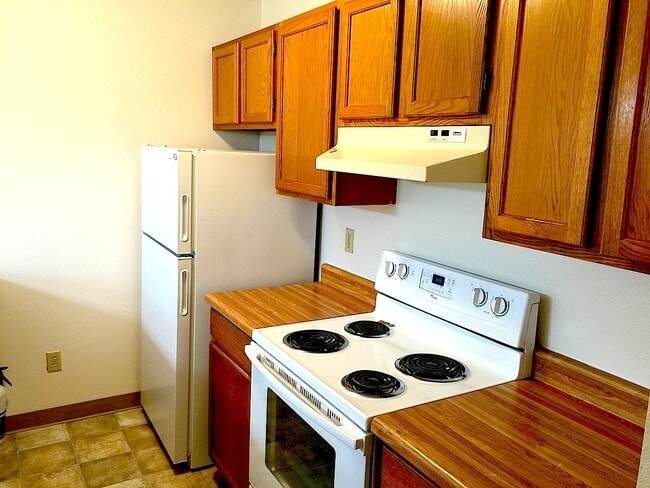 Building Photo - Bright Upstairs 2br South Anchorage Ready ...