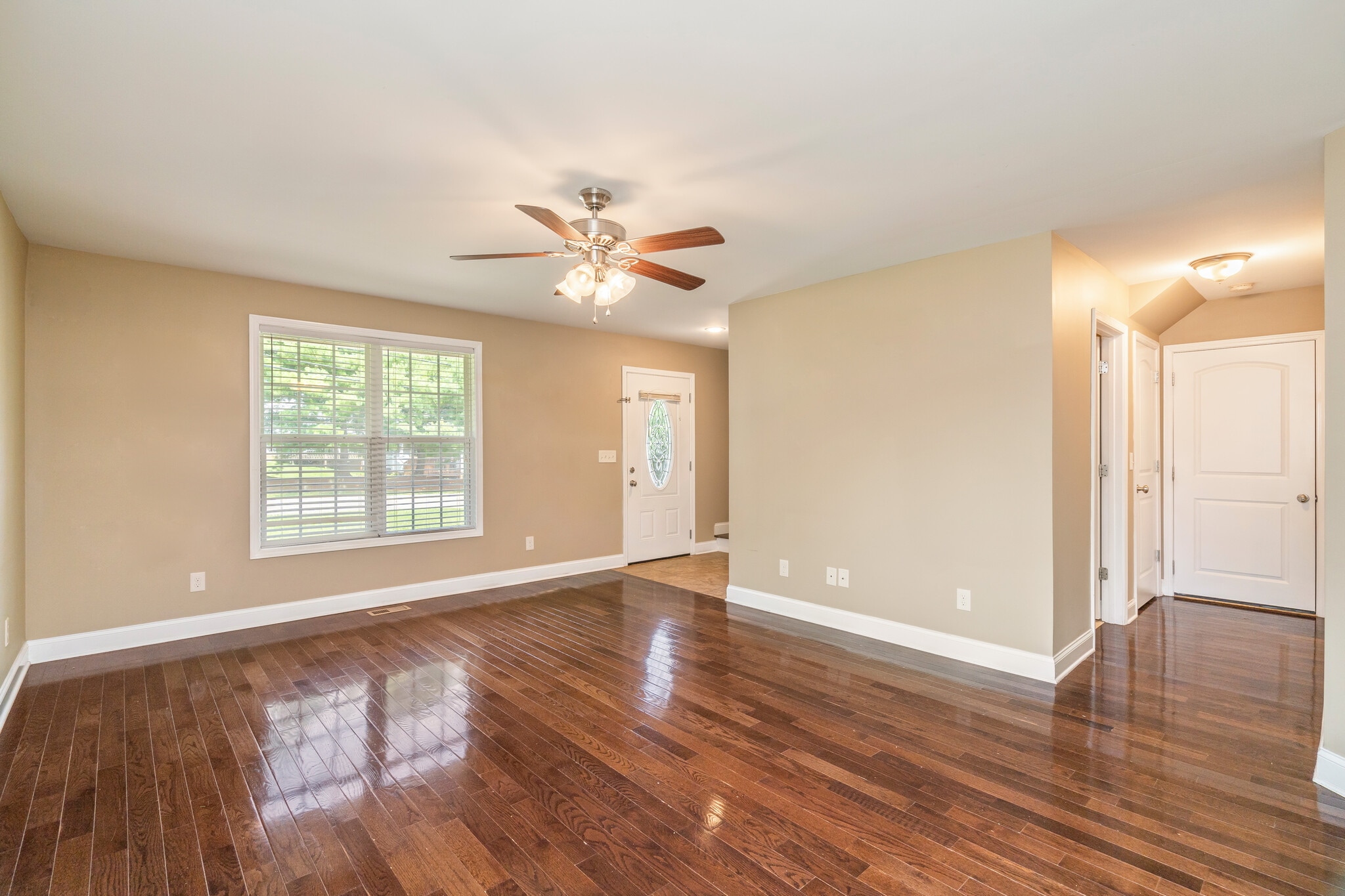 Building Photo - 906 E Inskip Dr