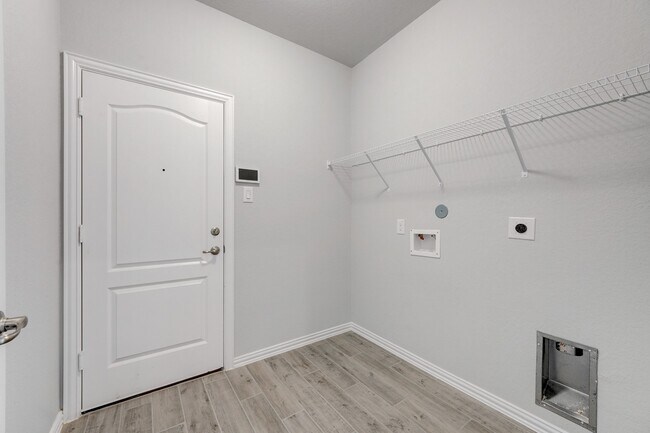 Building Photo - 1229 Red Hills Dr