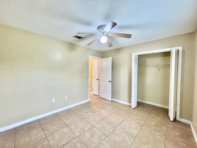 Building Photo - 1437 Little Creek Dr