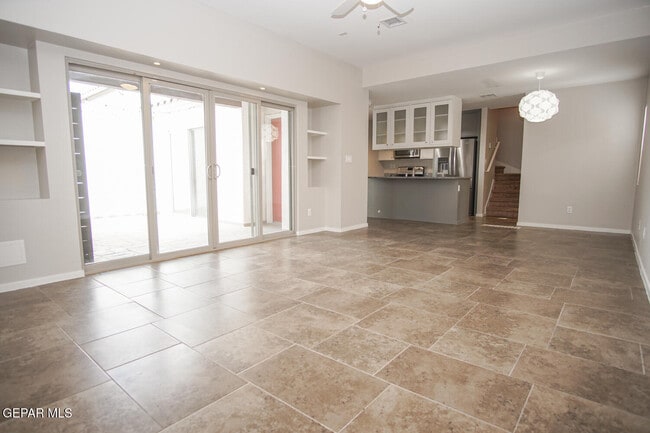 Building Photo - 4200 Camelot Heights Dr