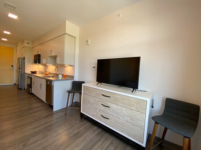 Building Photo - 409 Elm St