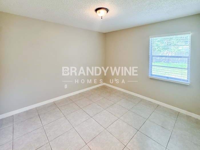 Building Photo - 805 Sprucewood Ln