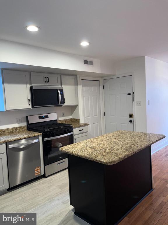 Building Photo - 1324 N Hancock St