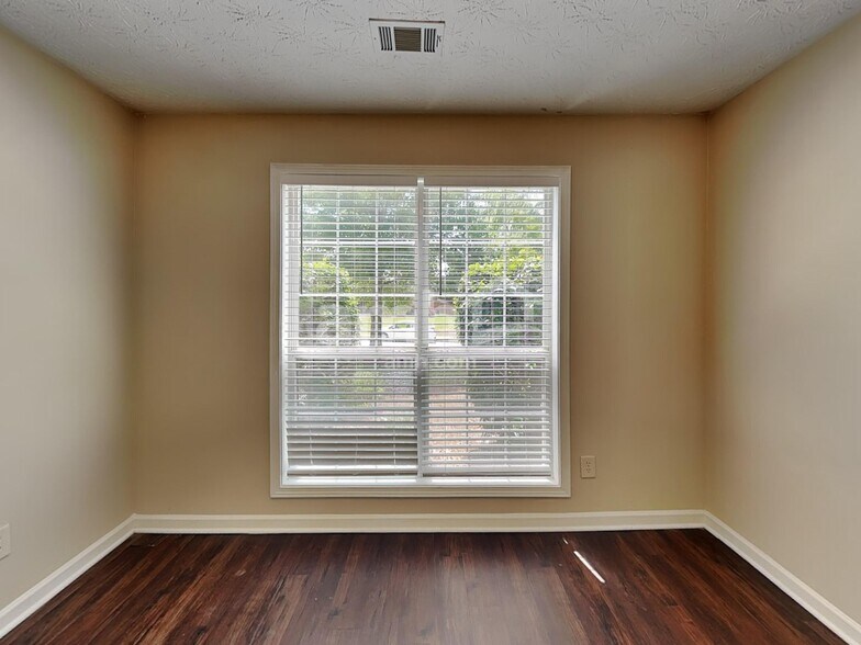 Building Photo - 1795 Charleston Oak Cir
