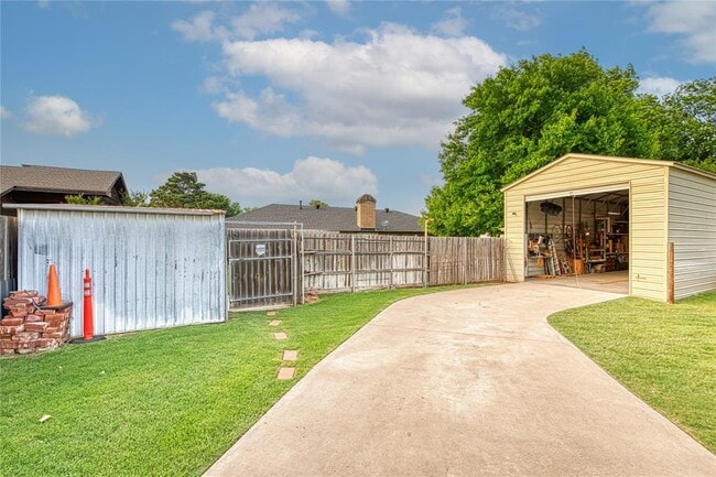 Building Photo - 1304 Lynnwood Dr