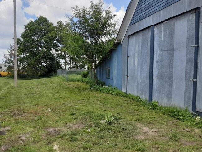 Building Photo - 106 3rd Street