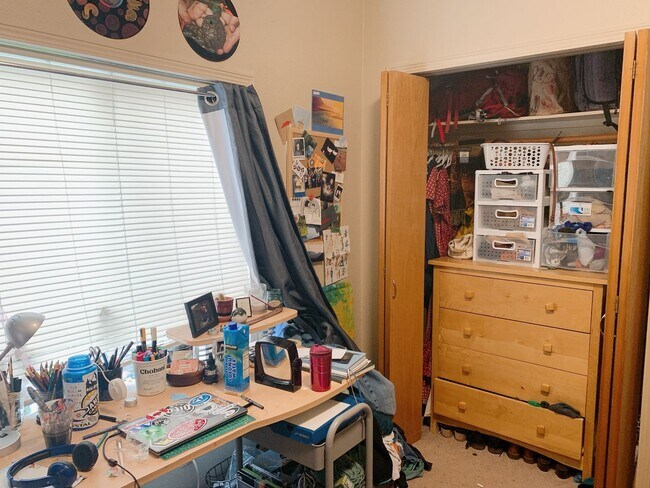 Building Photo - 313/315 Gladstone St