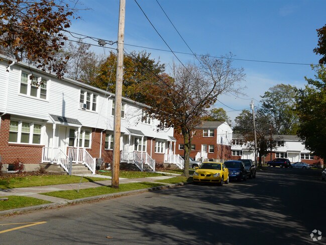 Building Photo - Savin Court Apartment