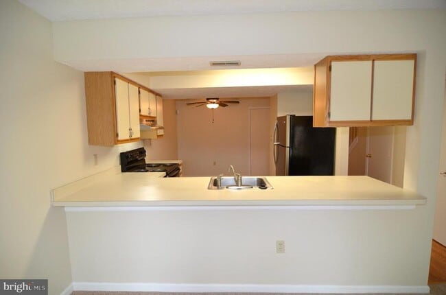 Building Photo - 46358 Columbus Dr