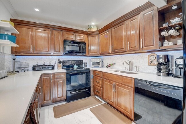 Building Photo - 123 Saxony Ln