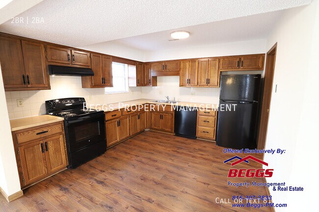 Building Photo - 320 Dains St