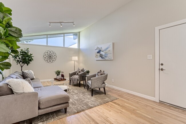 Building Photo - 2565 Teller St