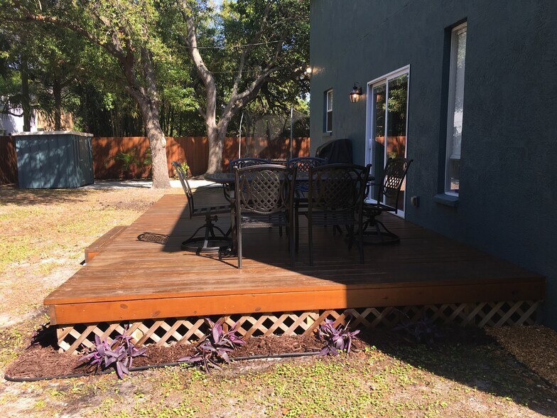 Large newly stained deck for grilling/entertaining - 3103 W Napoleon Ave
