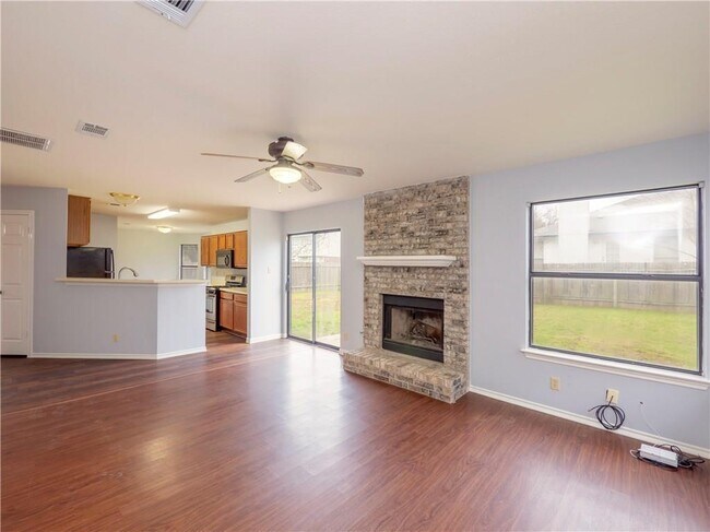 Building Photo - 809 Riverlawn Dr