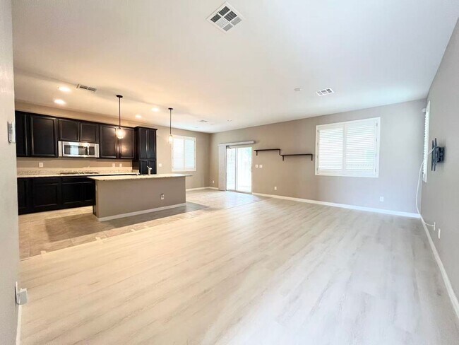 Building Photo - 10530 Siesta Key St