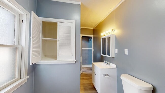 Building Photo - ** AVAILABLE OCTOBER 2025 *** Old Brooklyn...